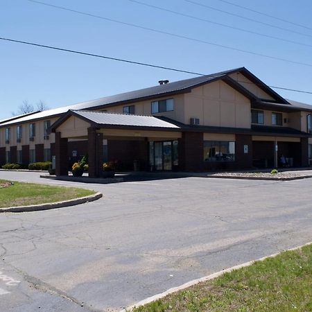 Amerivu Inn And Suites Shawano Wi Luaran gambar