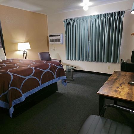 Amerivu Inn And Suites Shawano Wi Luaran gambar