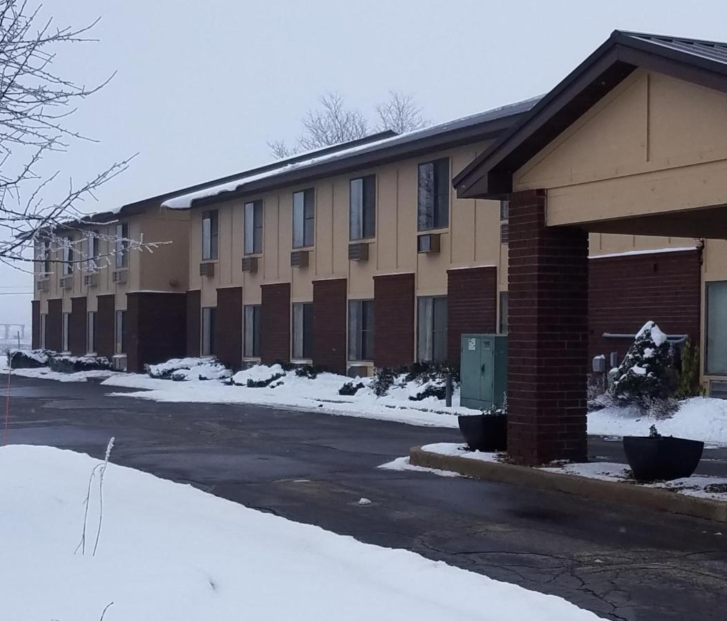 Amerivu Inn And Suites Shawano Wi Luaran gambar