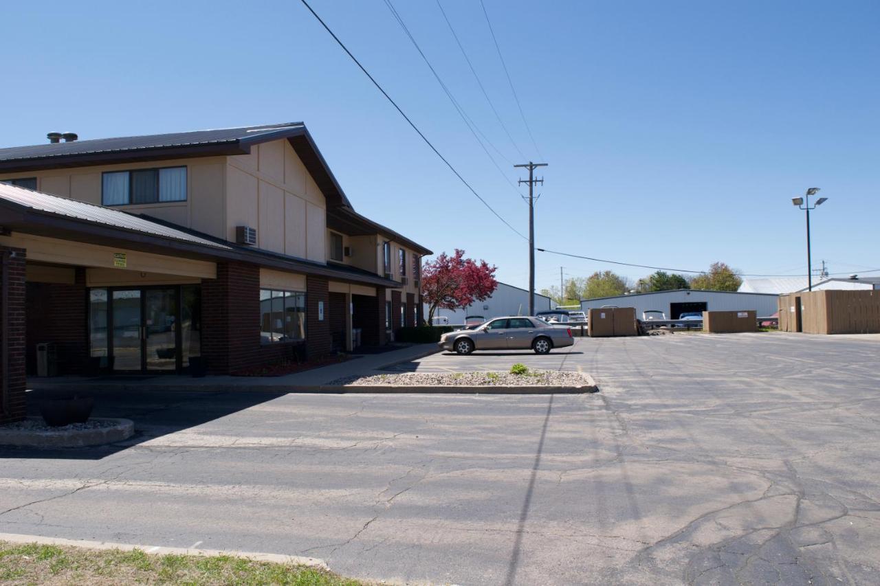 Amerivu Inn And Suites Shawano Wi Luaran gambar