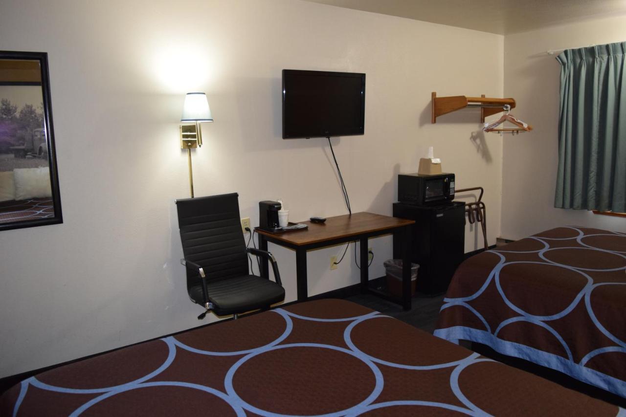 Amerivu Inn And Suites Shawano Wi Luaran gambar