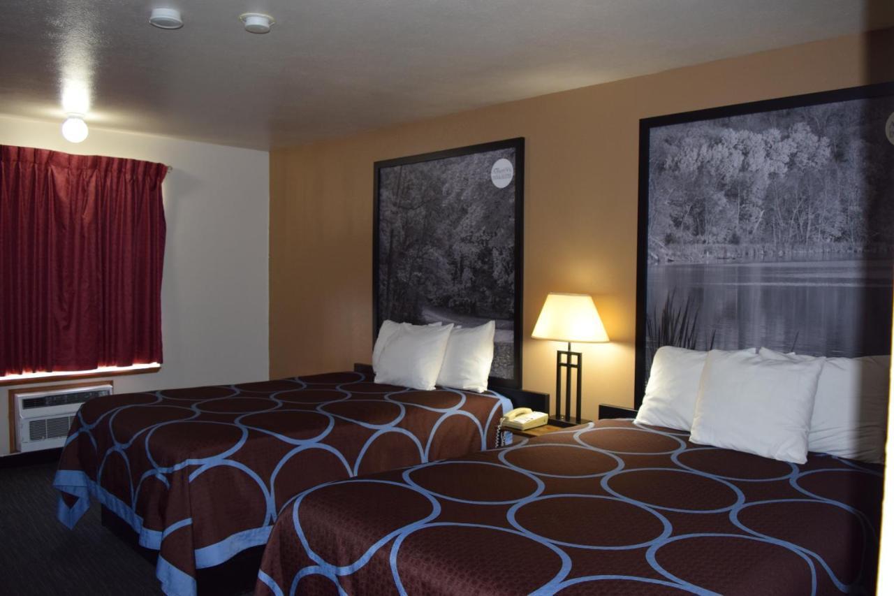 Amerivu Inn And Suites Shawano Wi Luaran gambar