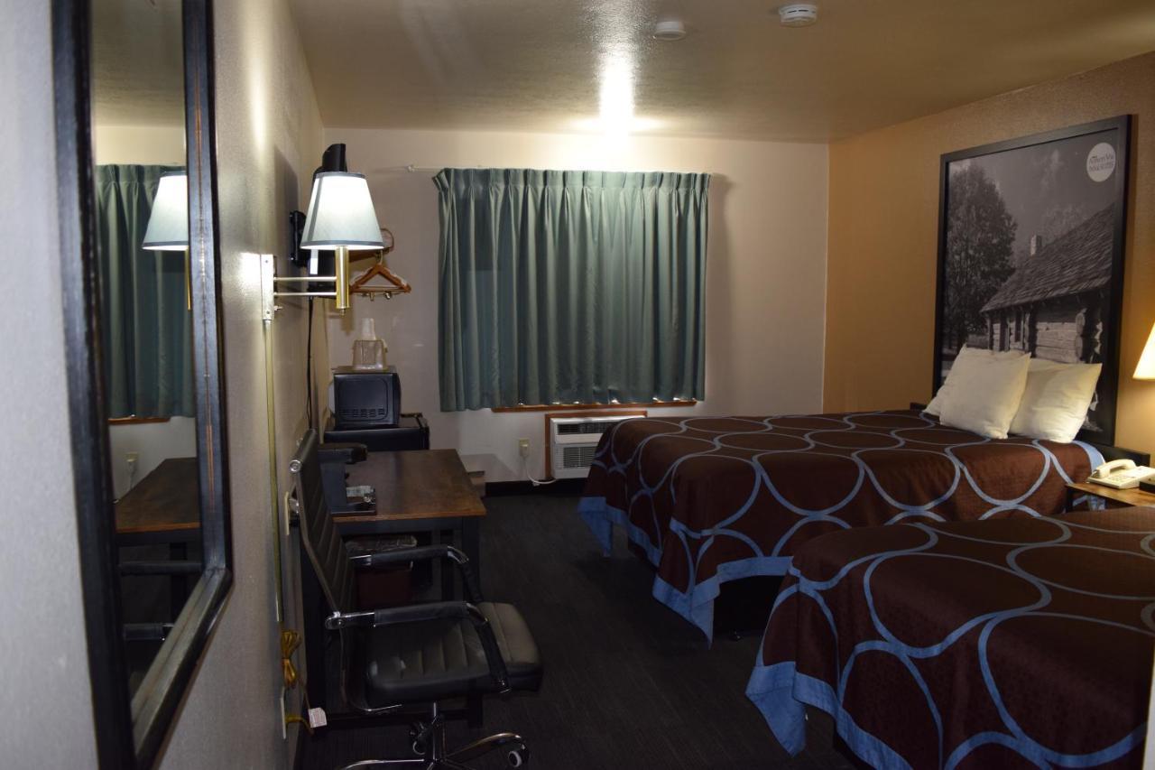 Amerivu Inn And Suites Shawano Wi Luaran gambar