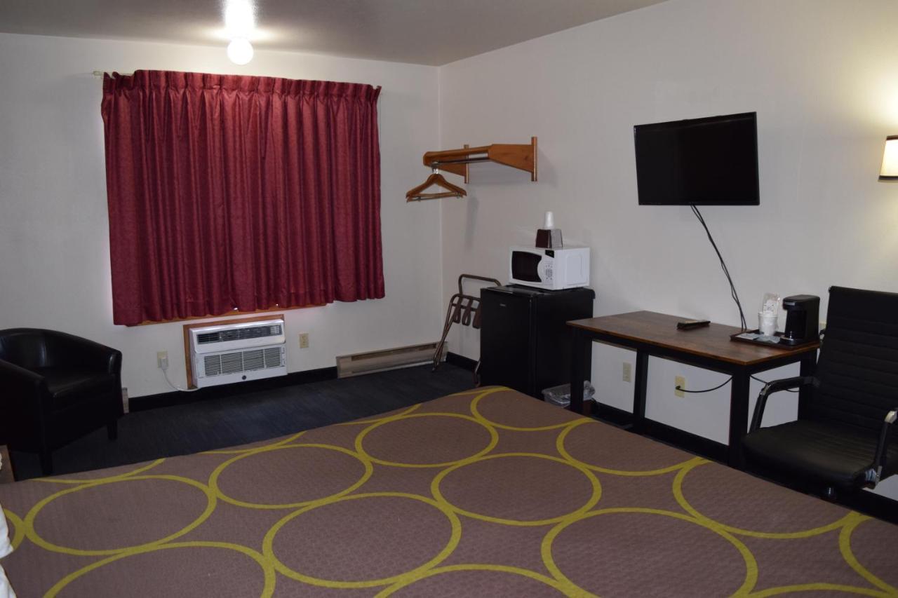 Amerivu Inn And Suites Shawano Wi Luaran gambar